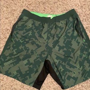 Men’s pattern green athletic shorts